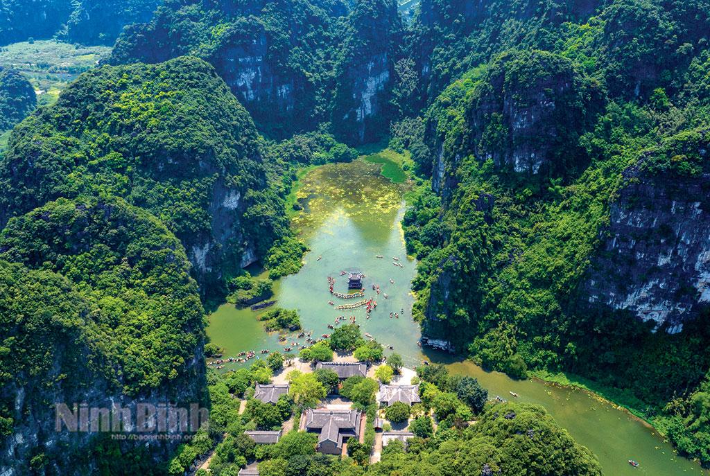 Protecting biodiversity in Trang An heritage site