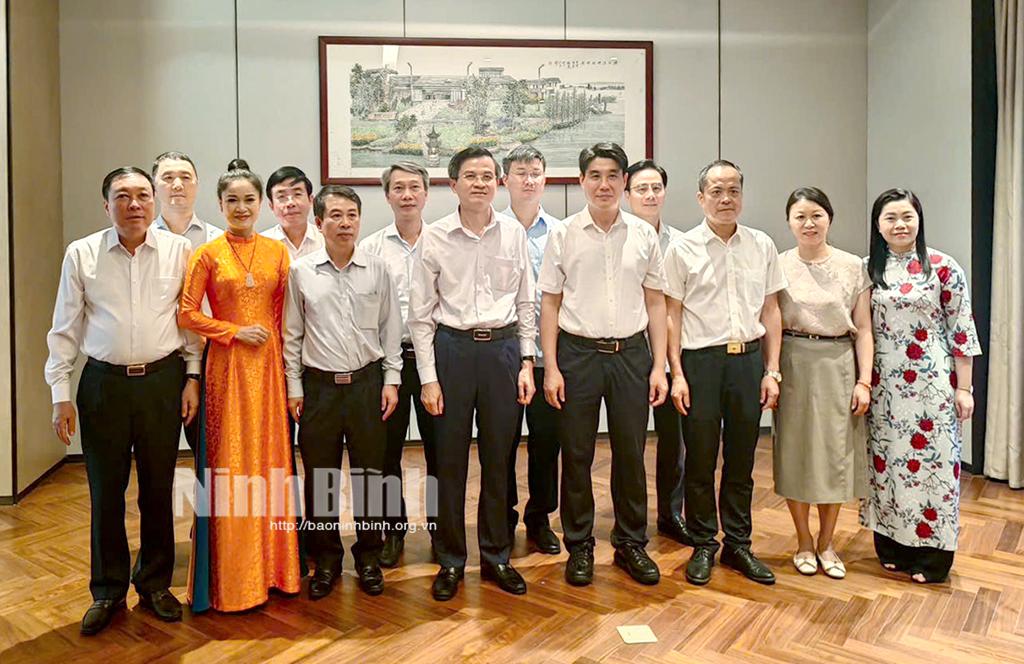 Ninh Binh's delegation pays working visit to China