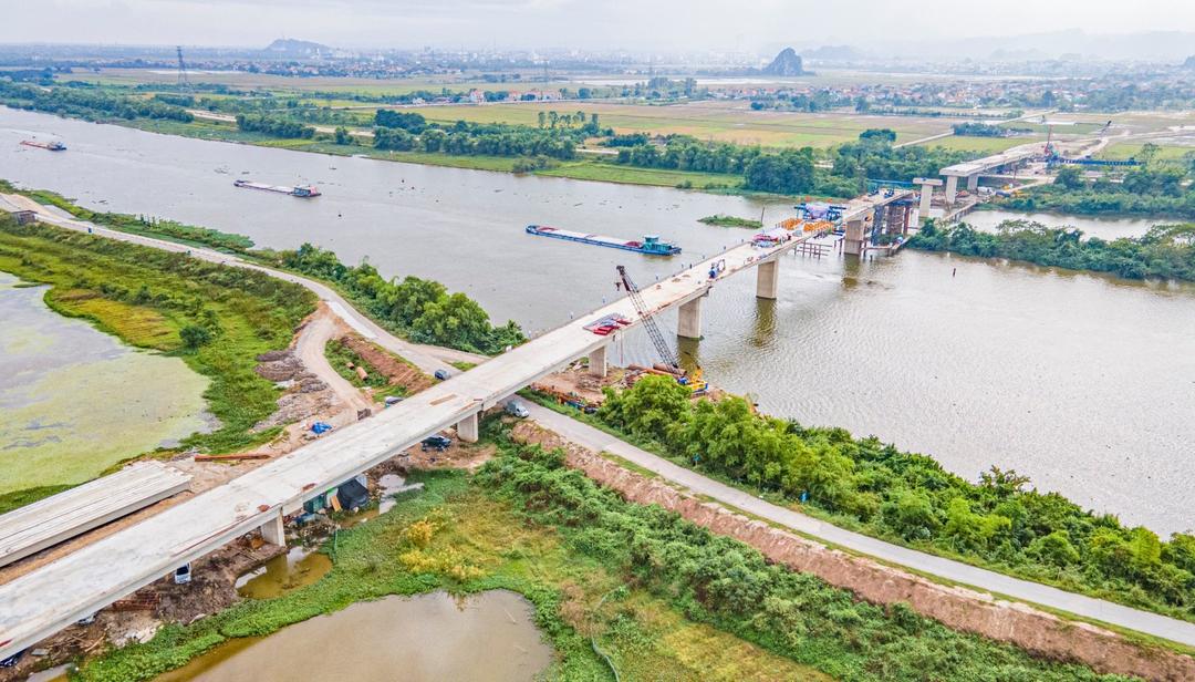 Ben Moi bridge connecting Ninh Binh and Nam Dinh to be completed in October