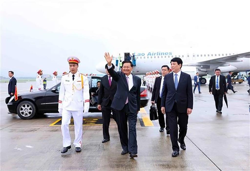 Top leader of Laos begins state visit to Vietnam