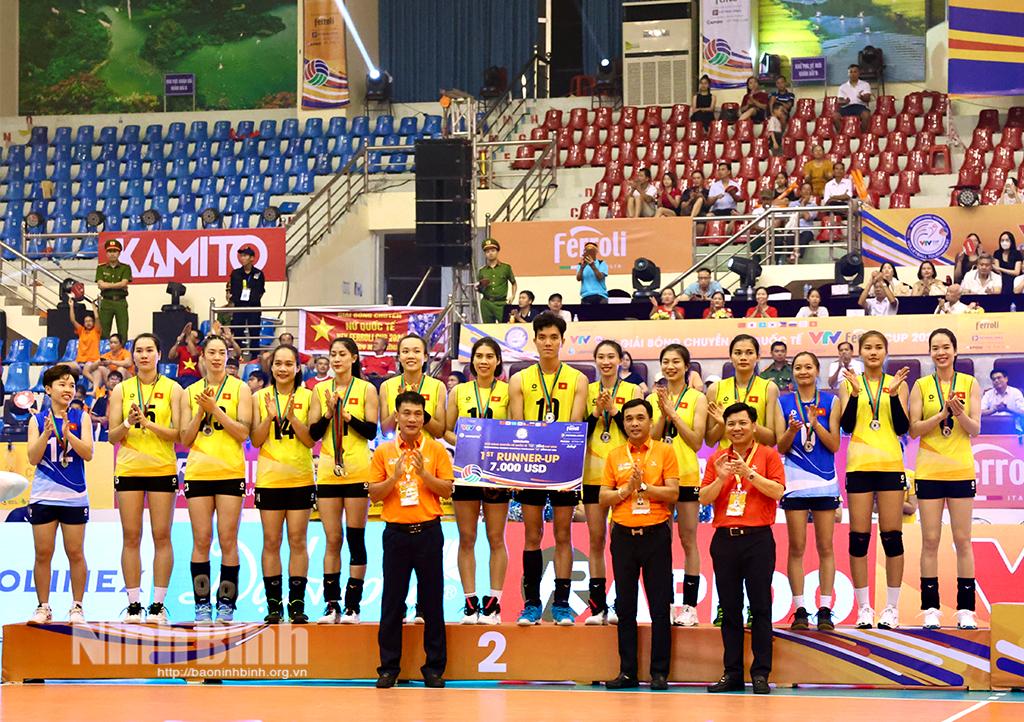 Vietnamese team are runners-up at International Women's Volleyball Tournament VTV Cup Ferroli