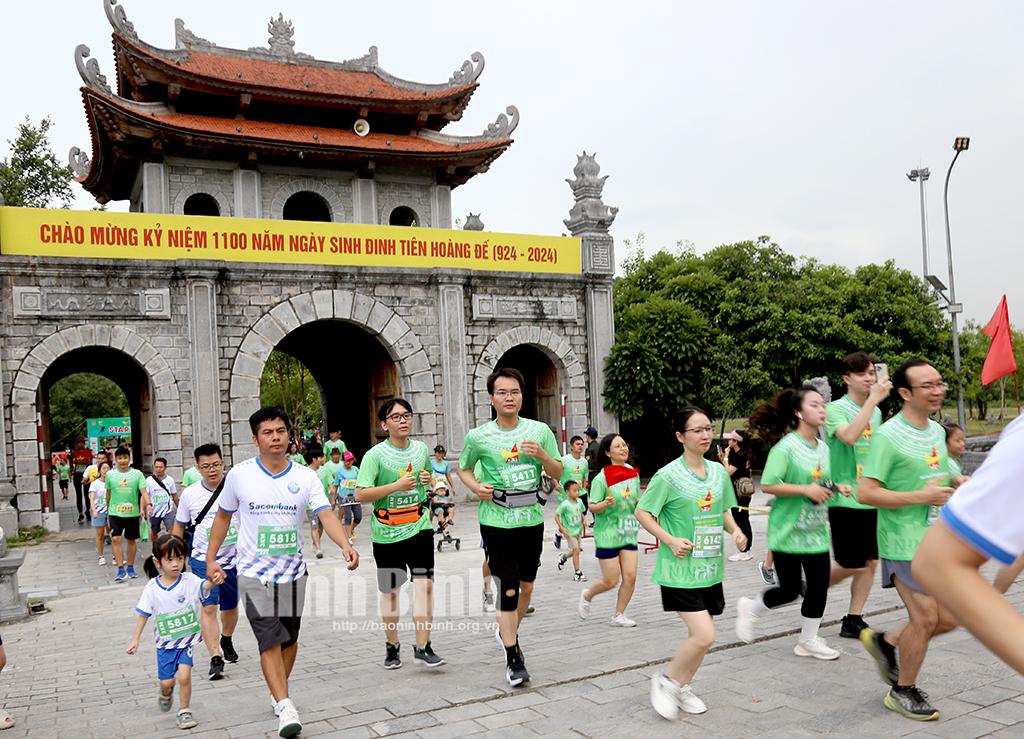 Over 1,500 runners take part in Hoa Lu Marathon 2024