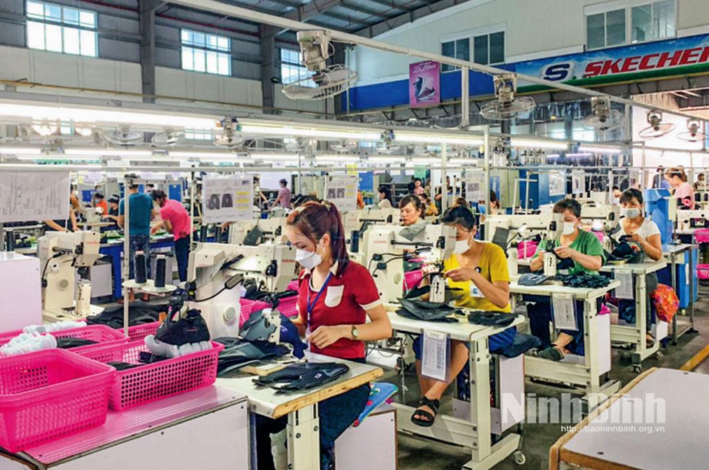 Production at Ever Great limited company in Gia Van industrial cluster.
