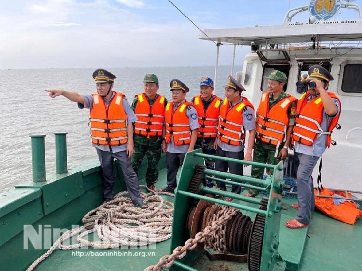 Competent forces of Ninh Binh province inspect a fishing vessel at Ninh Co fishing port.