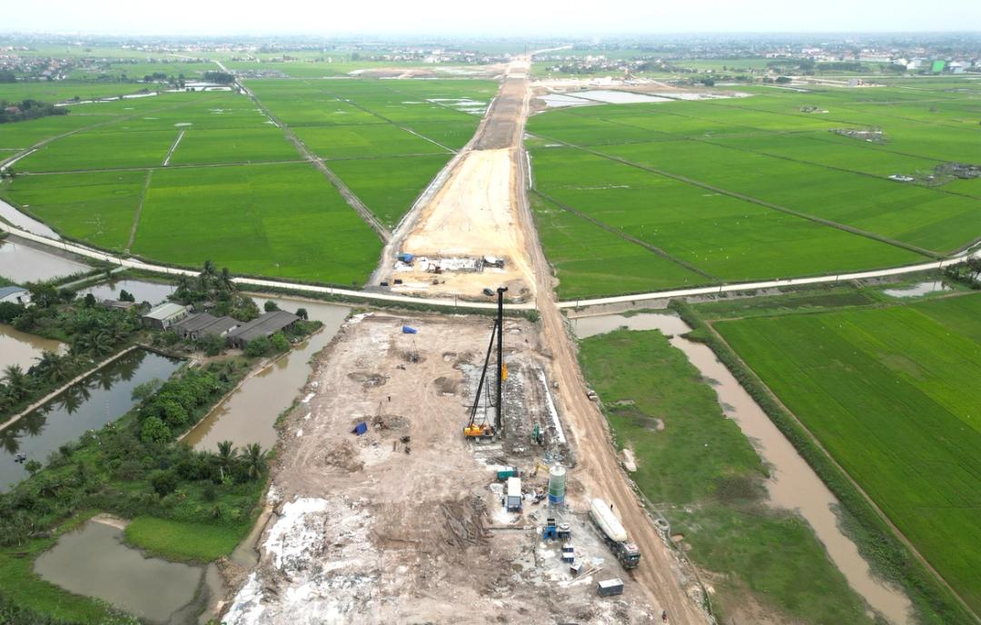Construction of Ninh Binh Hai Phong expressway project accelerated.