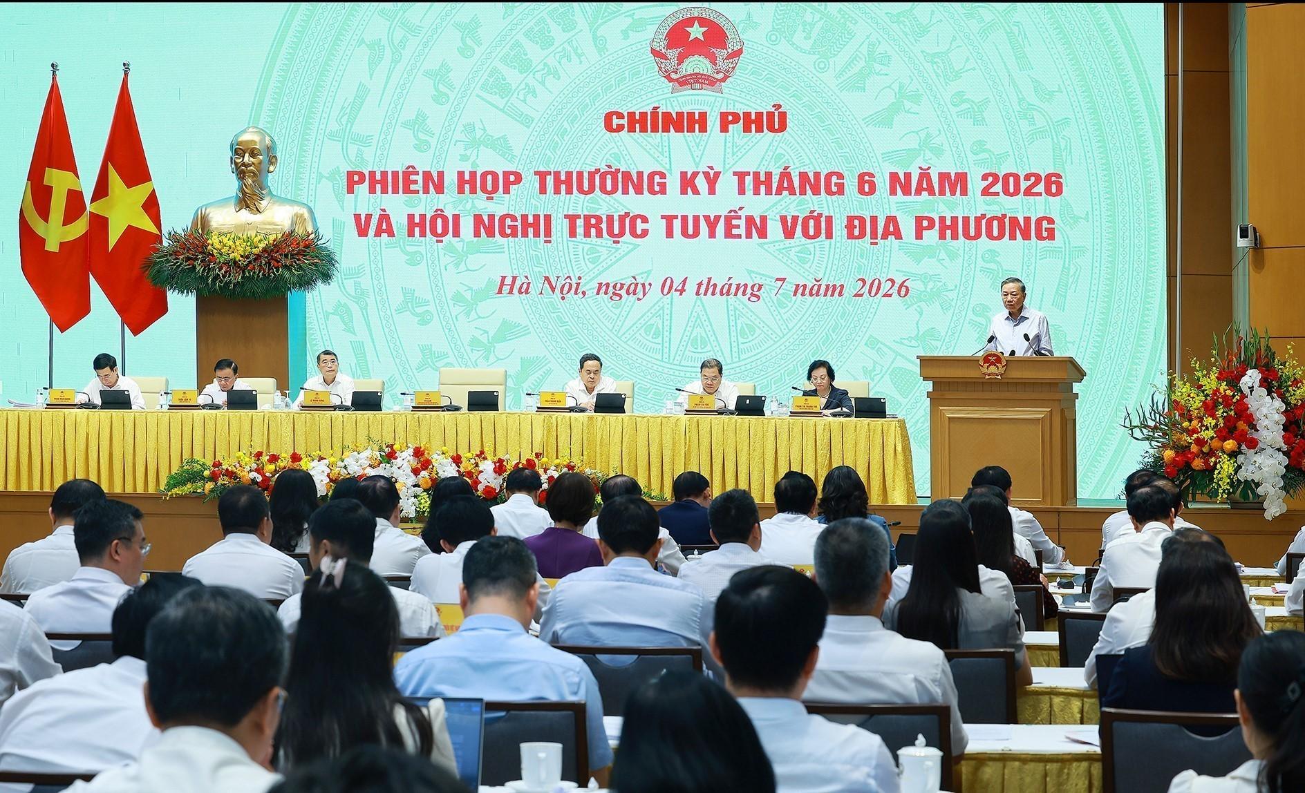 From left: Prime Minister Le Minh Hung, Party General Secretary and State President To Lam, and National Assembly Chairman Tran Thanh Man attend the meeting on July 4, 2026. (Photo: VNA)