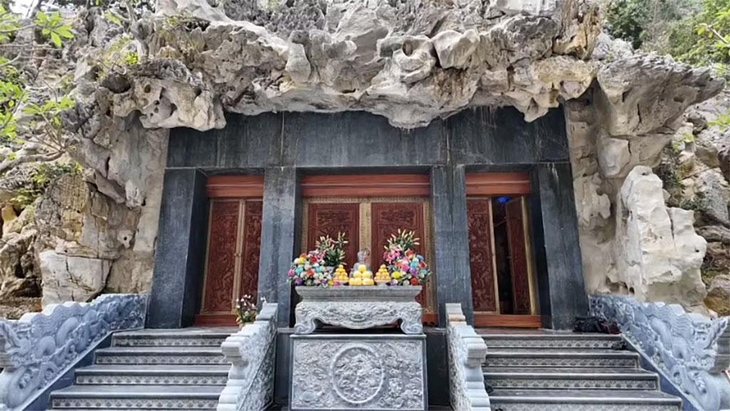 In 2025, the Lat Son scenic and historical relic complex was recognised as a national relic by the Ministry of Culture, Sports and Tourism.